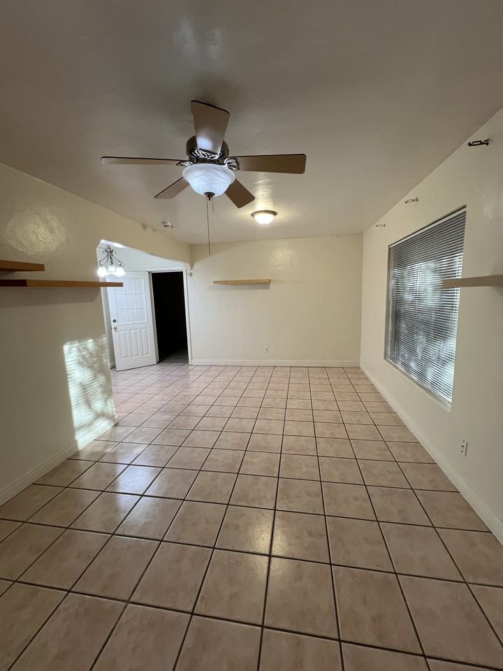 427 S Nevada Way - Photo 7 of 25