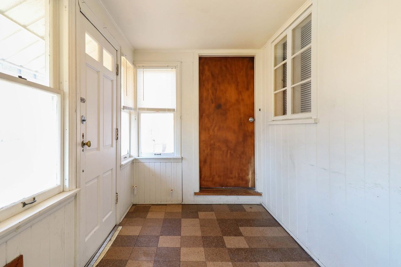 3118 S Saint Joseph St - Photo 3 of 16