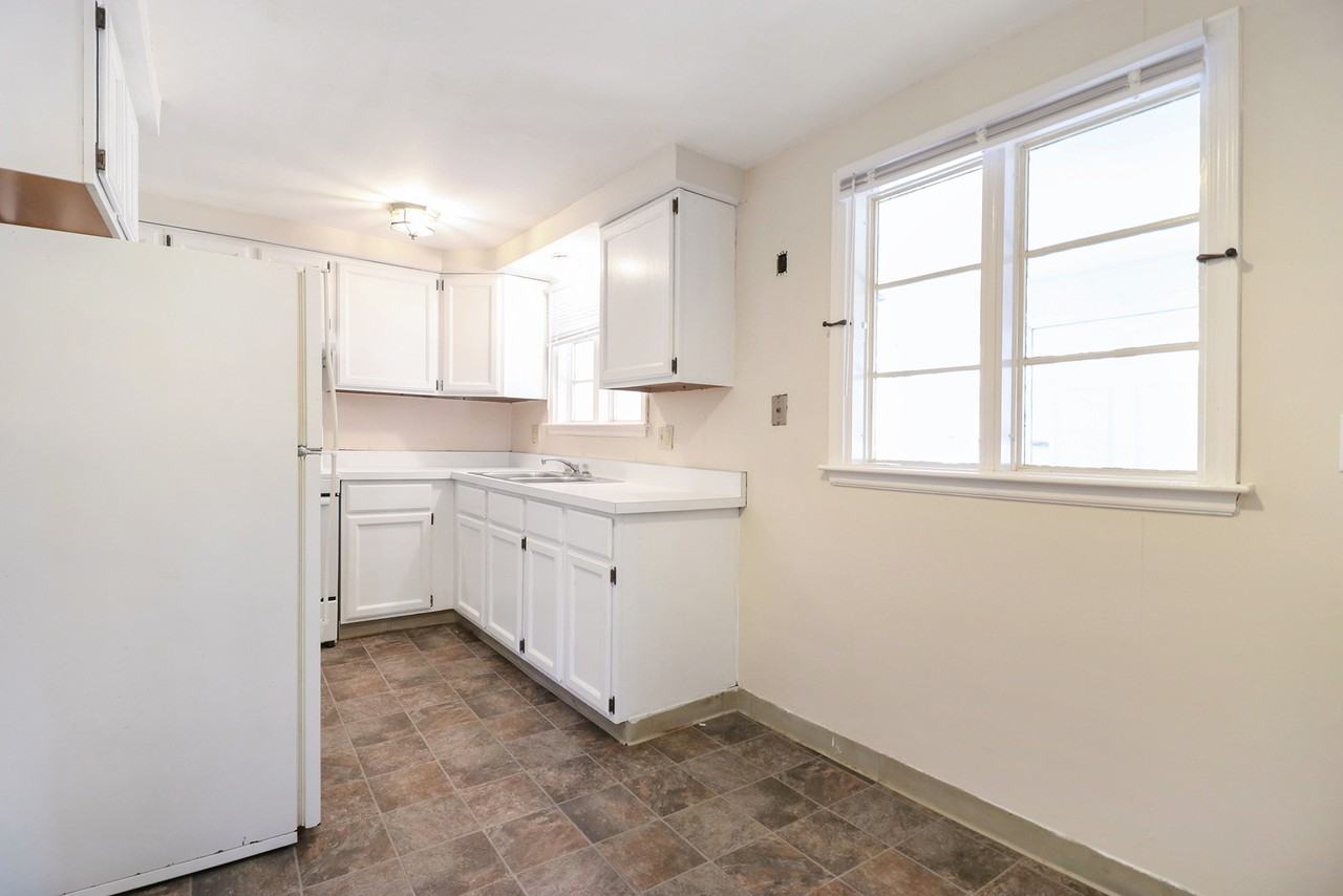 3118 S Saint Joseph St - Photo 6 of 16