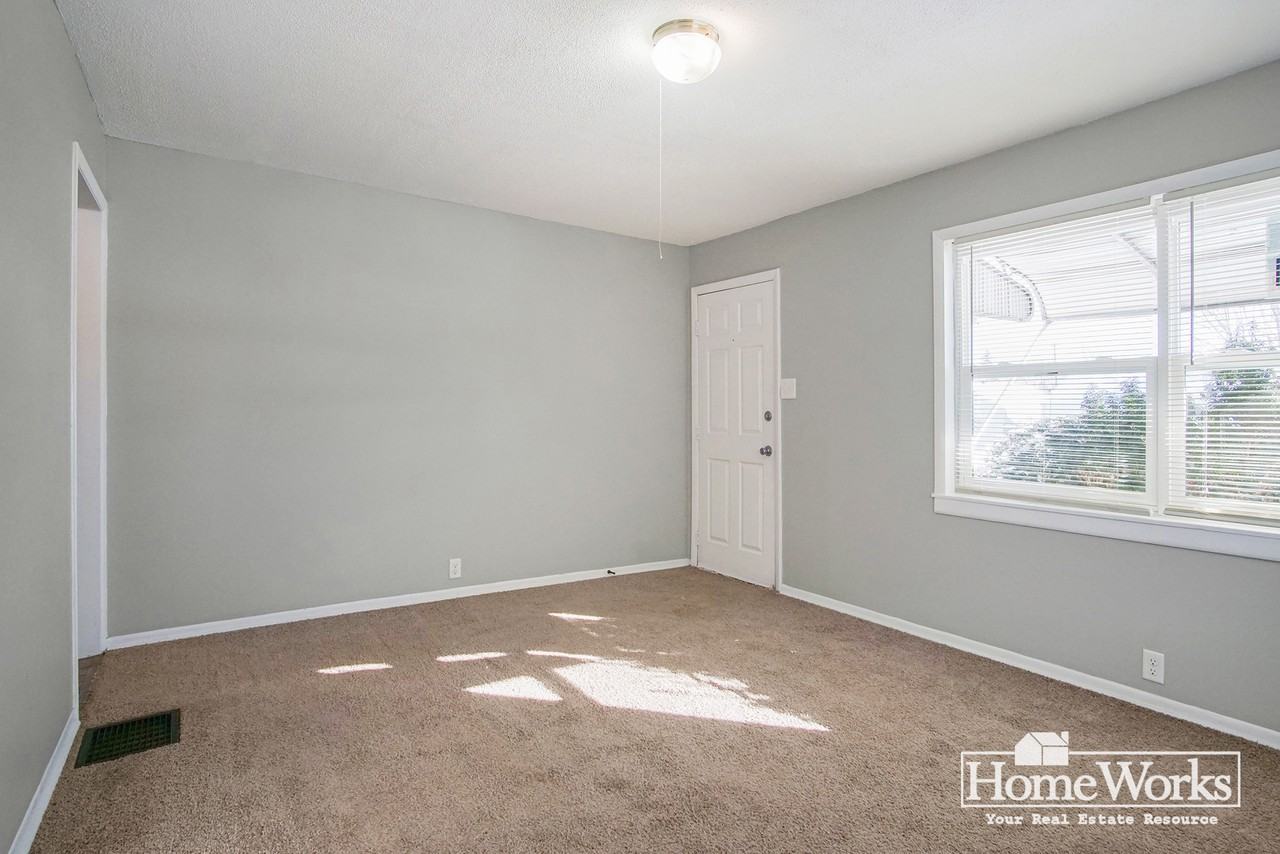 1709 Pulaski St - Photo 2 of 14