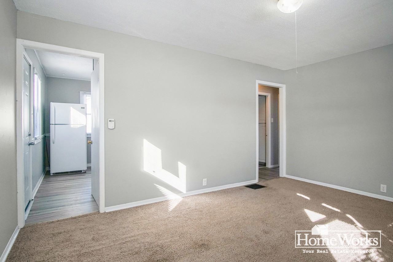 1709 Pulaski St - Photo 3 of 14