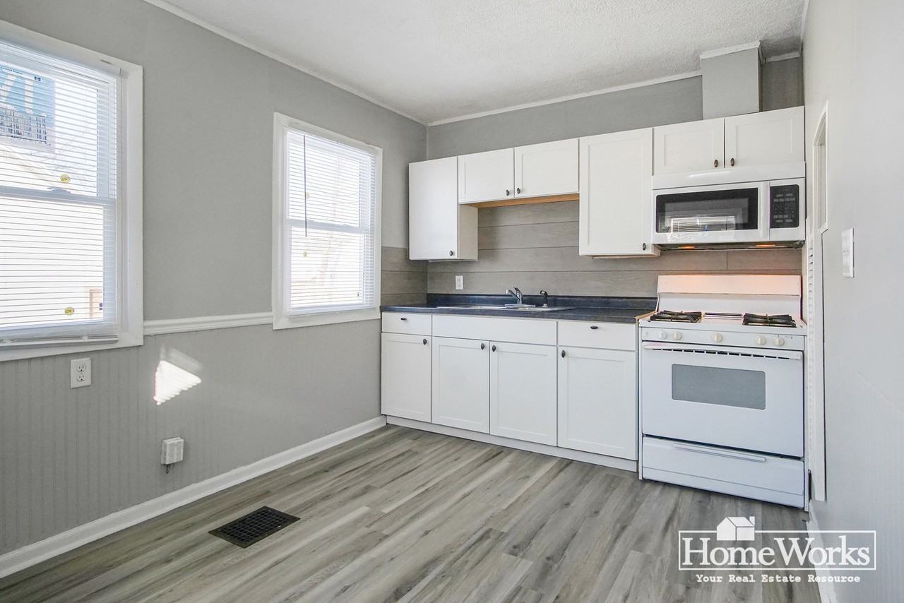 1709 Pulaski St - Photo 4 of 14