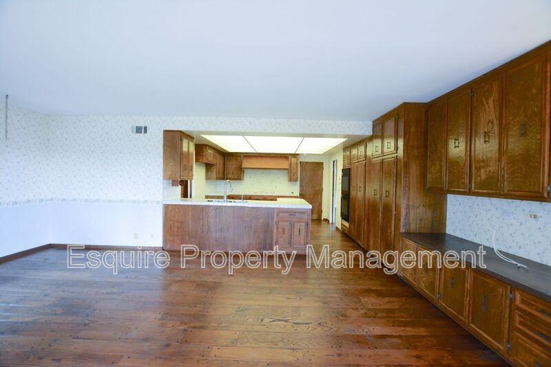 5875 N Greentree Dr - Photo 5 of 24