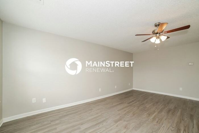 6239 Hickory Lane Cir - Photo 2 of 17
