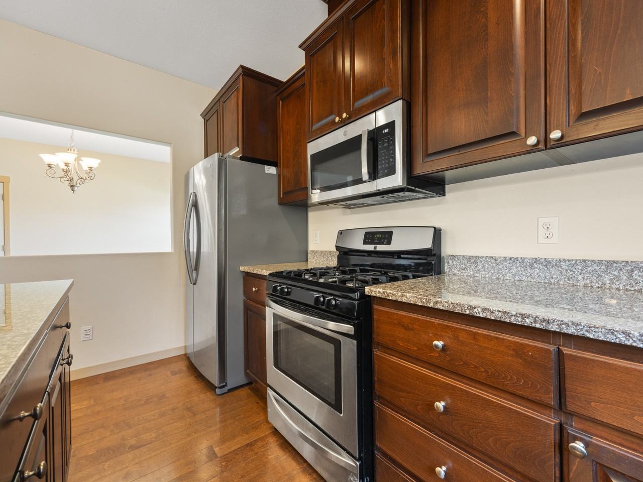 195 Ne 71st St - Photo 5 of 33