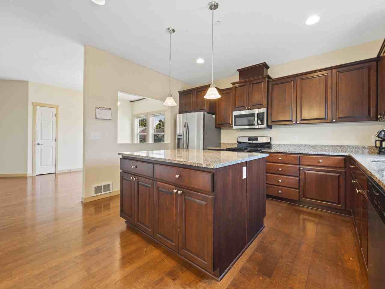 195 Ne 71st St - Photo 6 of 33