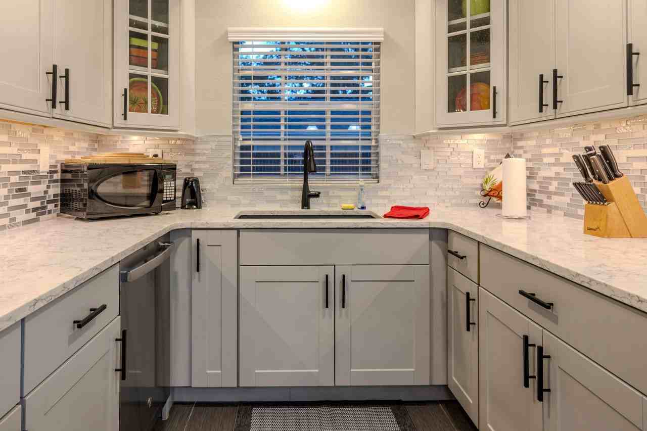 1610 Nw 22nd St - Photo 4 of 22
