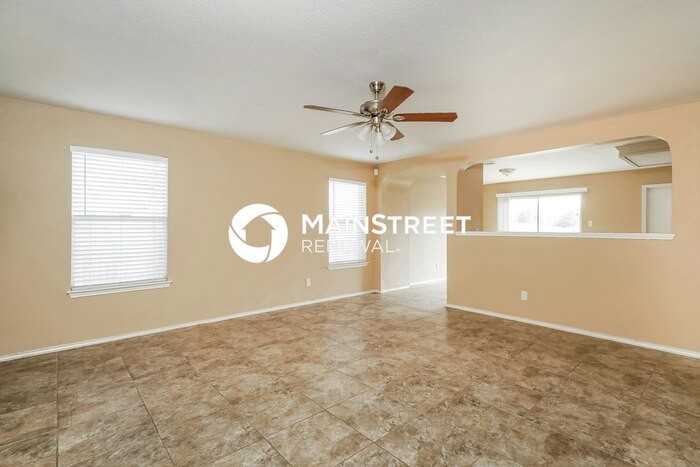 5126 Green Grove St - Photo 3 of 16