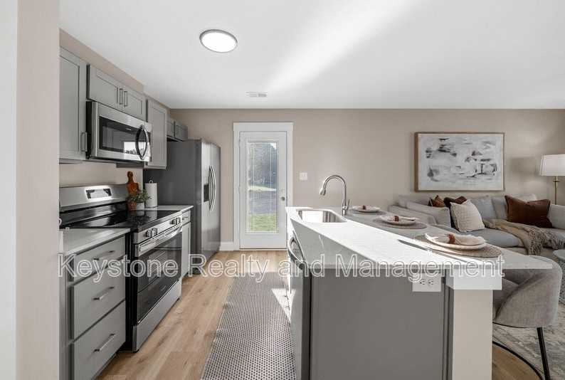 215 Primrose Way - Photo 5 of 17