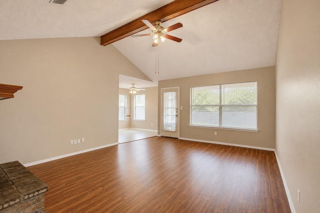 7724 Pebblebrook Dr - Photo 4 of 31