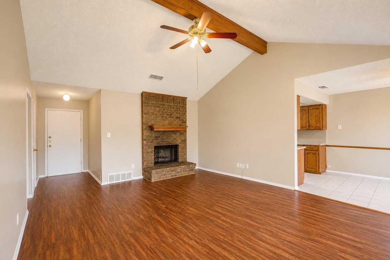 7724 Pebblebrook Dr - Photo 5 of 31