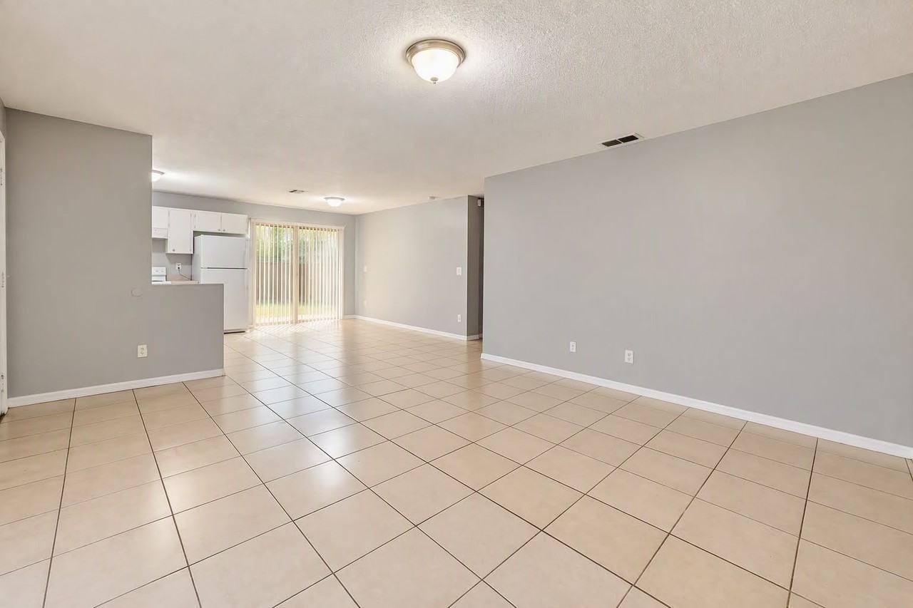 6213 N 38th St - Photo 4 of 10