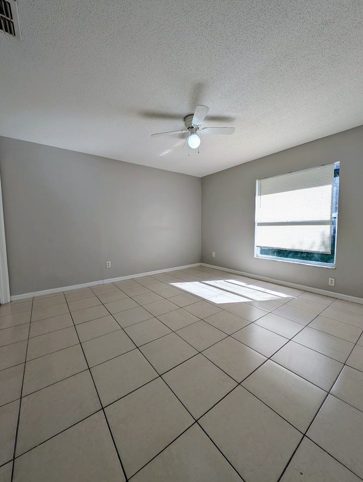 6213 N 38th St - Photo 6 of 10