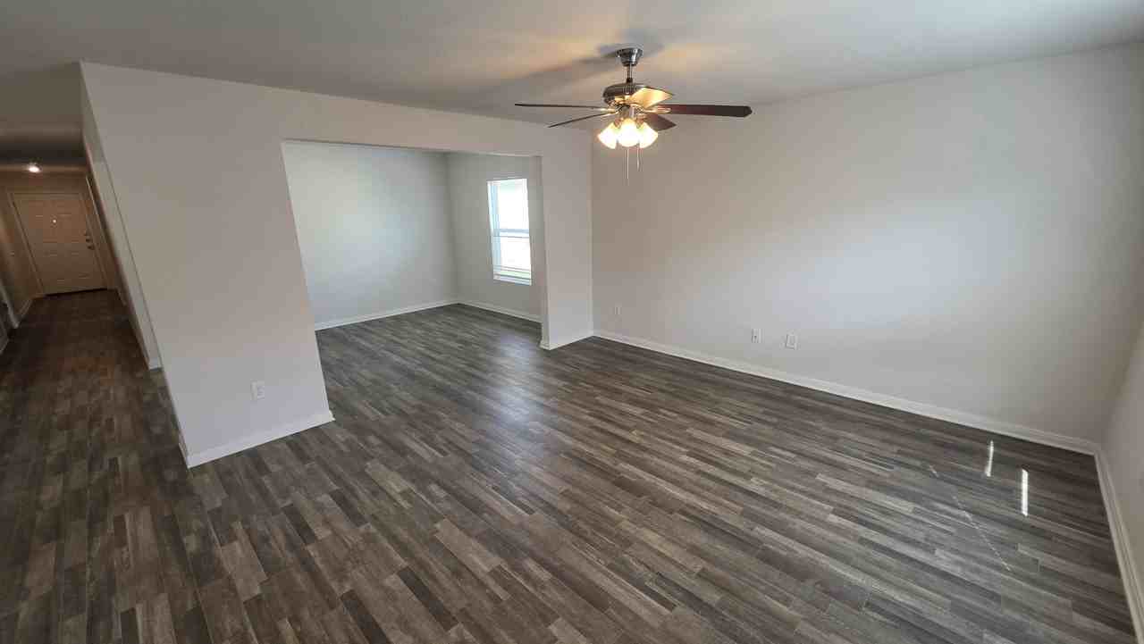 15716 Del Norte Dr - Photo 3 of 19