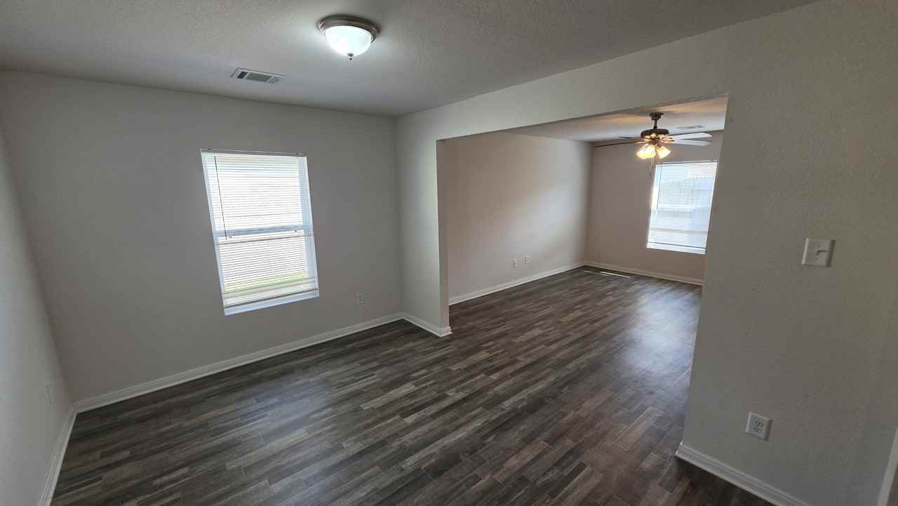 15716 Del Norte Dr - Photo 4 of 19