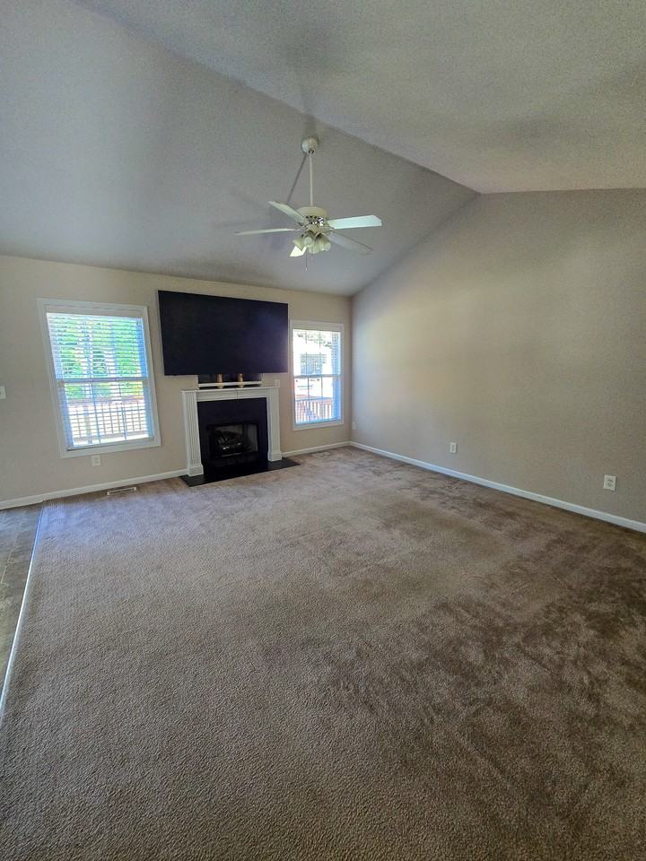 1092 Lake Ridge Dr - Photo 3 of 33