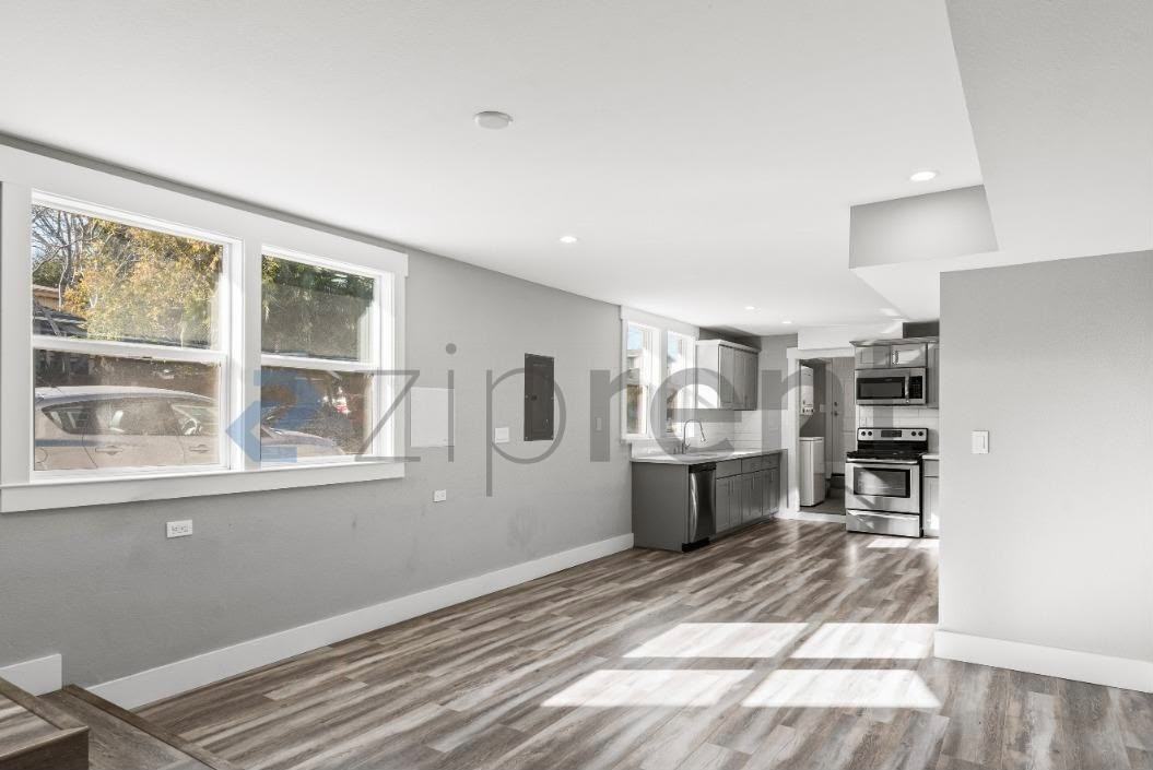 1701 Broadway - Photo 4 of 13