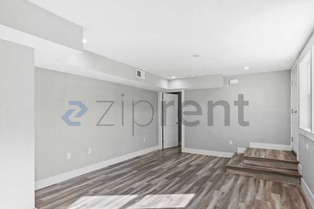 1701 Broadway - Photo 5 of 13