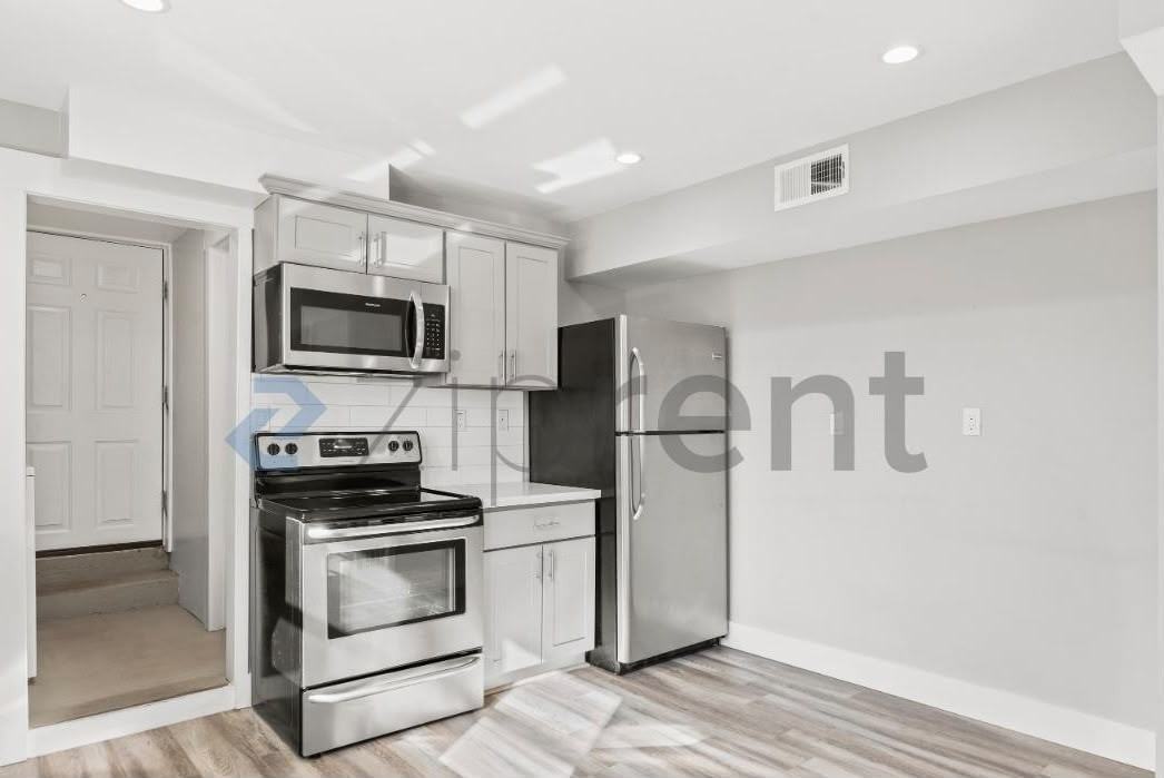 1701 Broadway - Photo 6 of 13