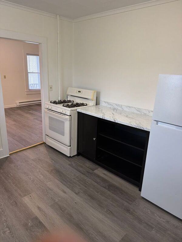 96 Mechanic St #96B - Photo 3 of 10