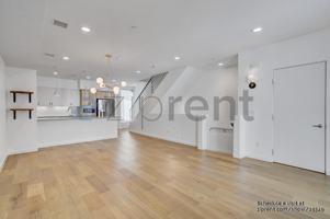 featured image of 1240 1/2 Gordon St