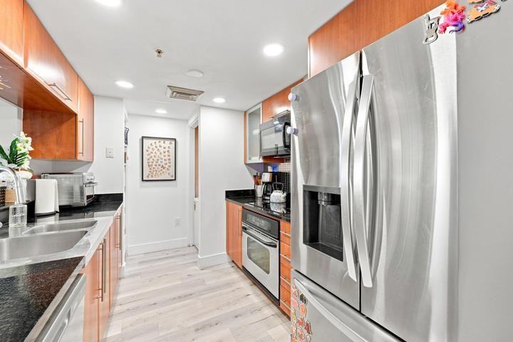 610 West Las Olas Boulevard - Photo 5 of 8