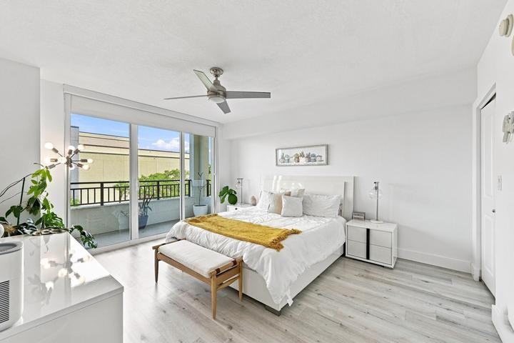 610 West Las Olas Boulevard - Photo 7 of 8