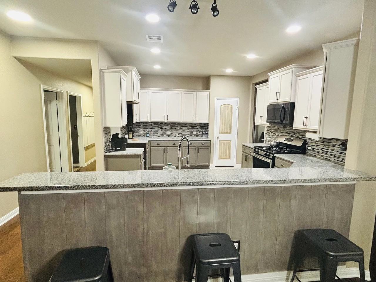 519 River Bluff Cir - Photo 4 of 45