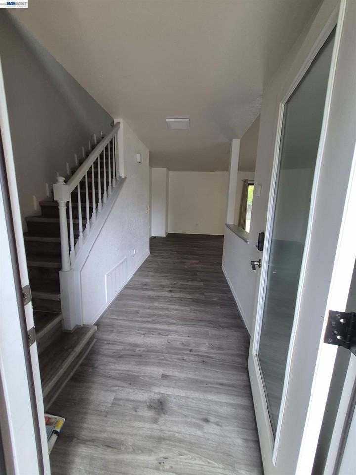 2030 Edgewater Rd - Photo 2 of 24