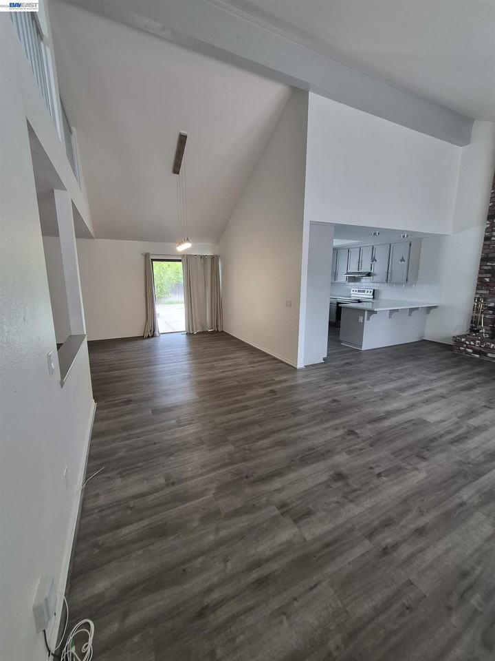 2030 Edgewater Rd - Photo 3 of 24