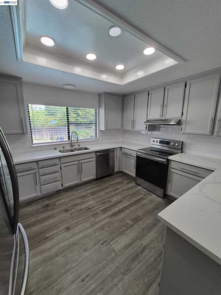 2030 Edgewater Rd - Photo 6 of 24