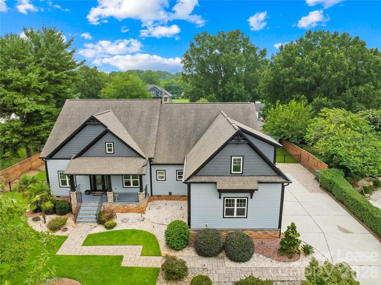 129 Aqua Dr - Photo 2 of 48