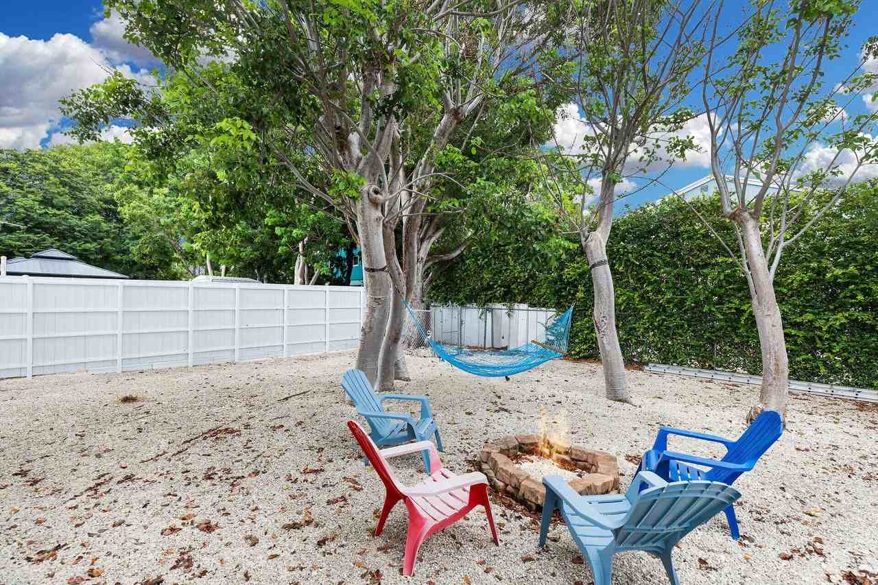 425 Mahogany Ave - Photo 3 of 35
