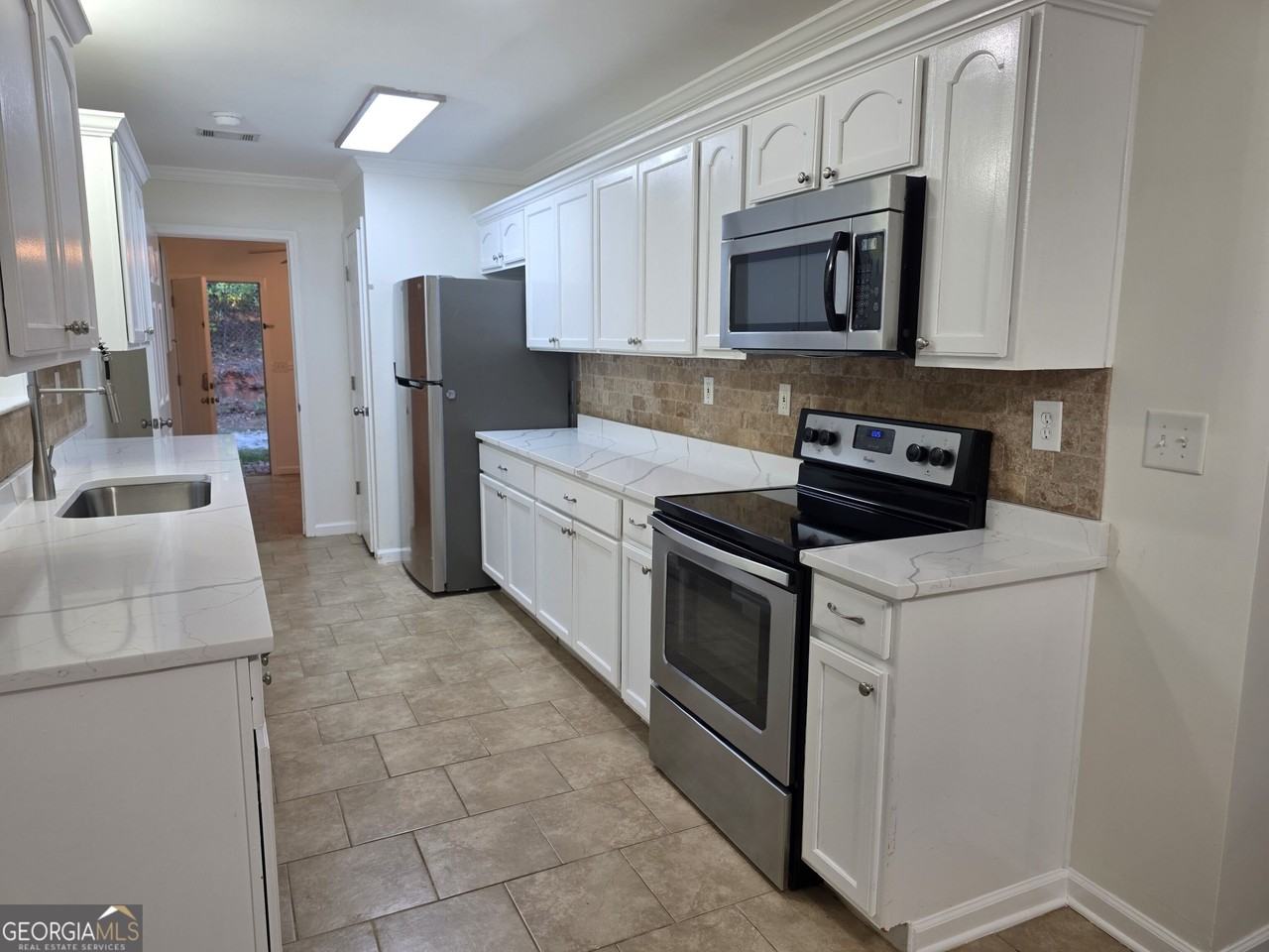 852 Hines Rd - Photo 3 of 35