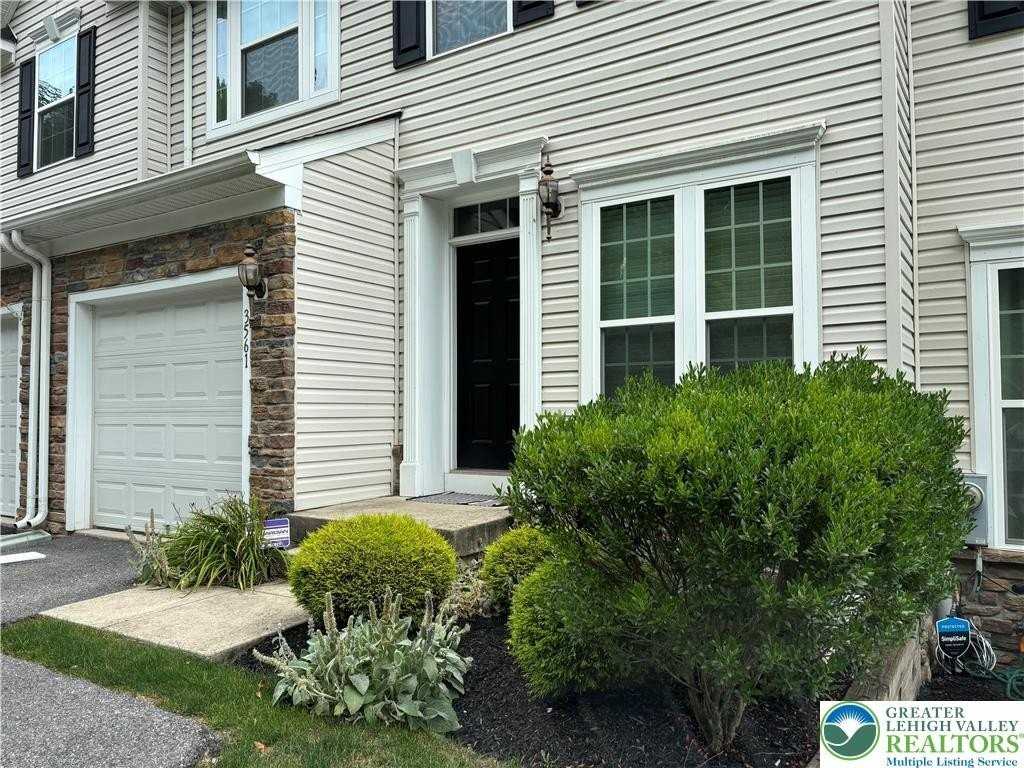 3561 Windsor Ct - Photo 3 of 44
