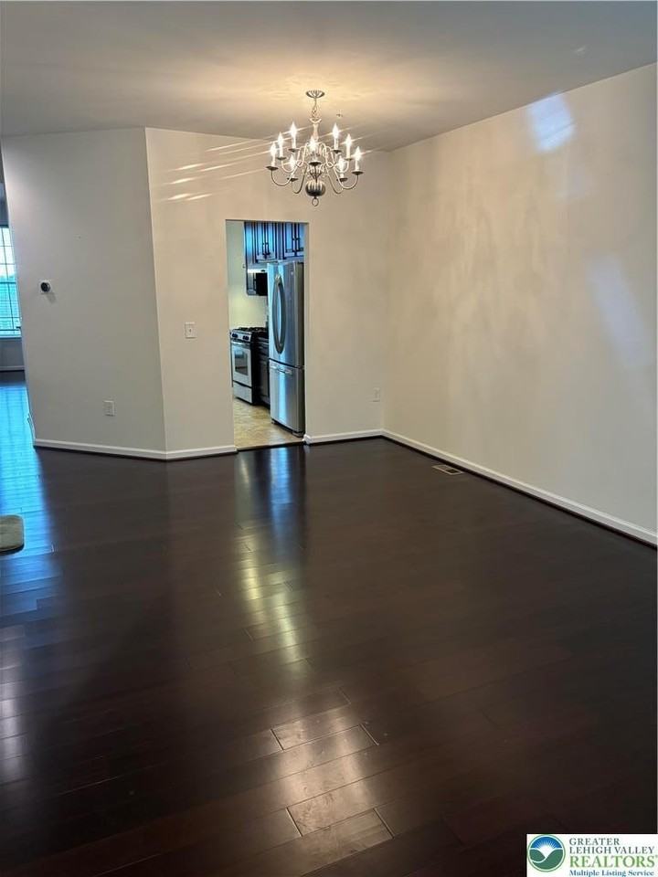 3561 Windsor Ct - Photo 6 of 44