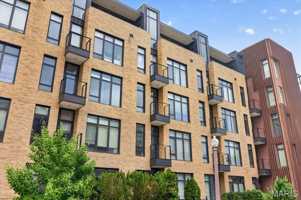 featured image of 4101 Laclede Ave #407