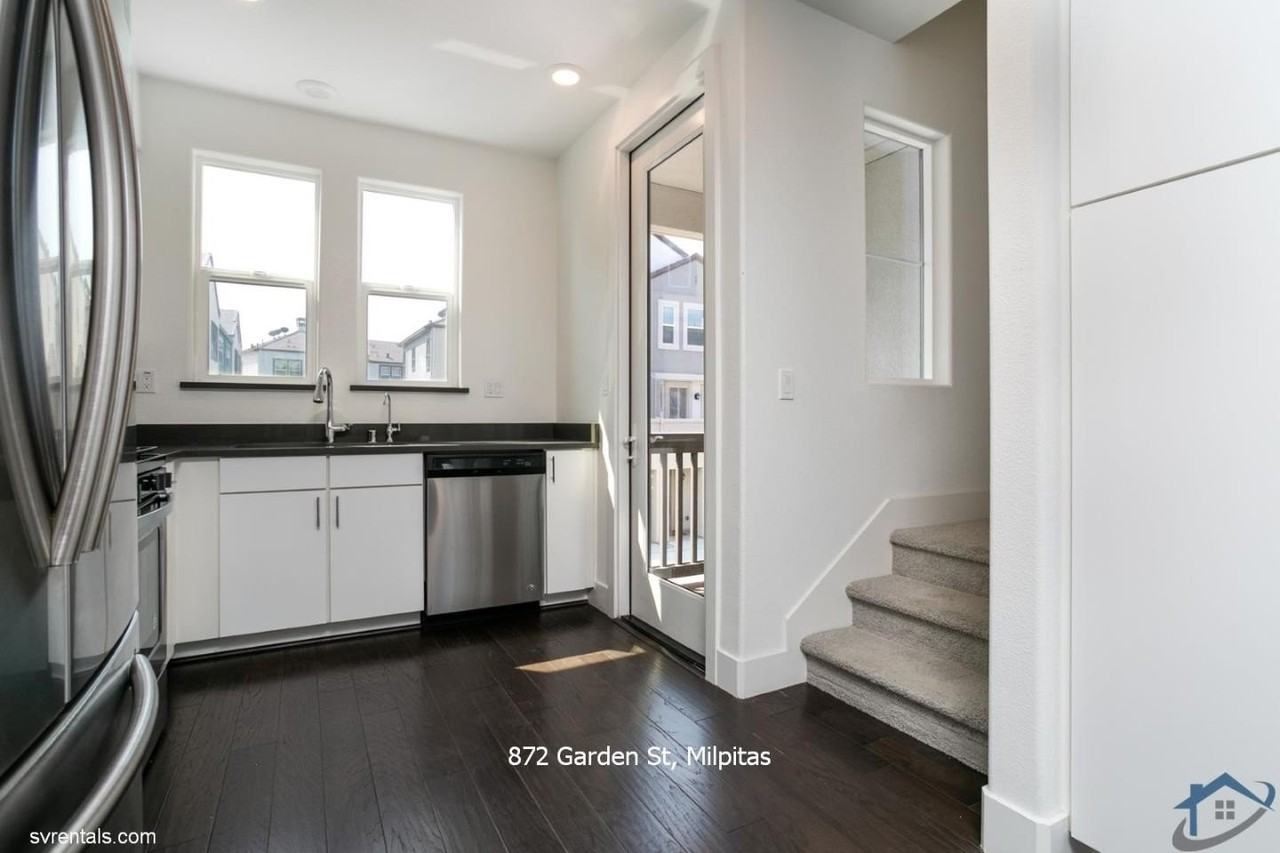872 Garden St - Photo 4 of 25