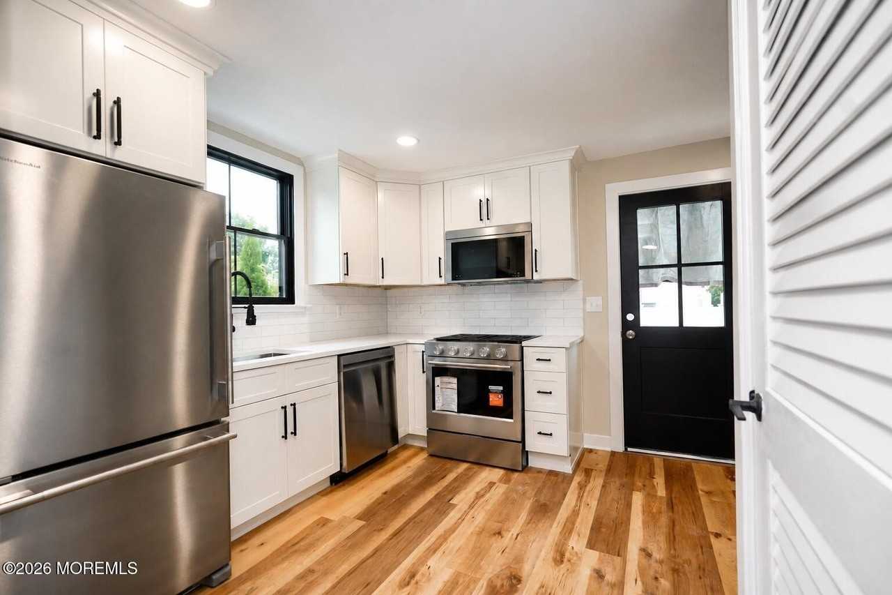 108 Catherine St #1 - Photo 5 of 13