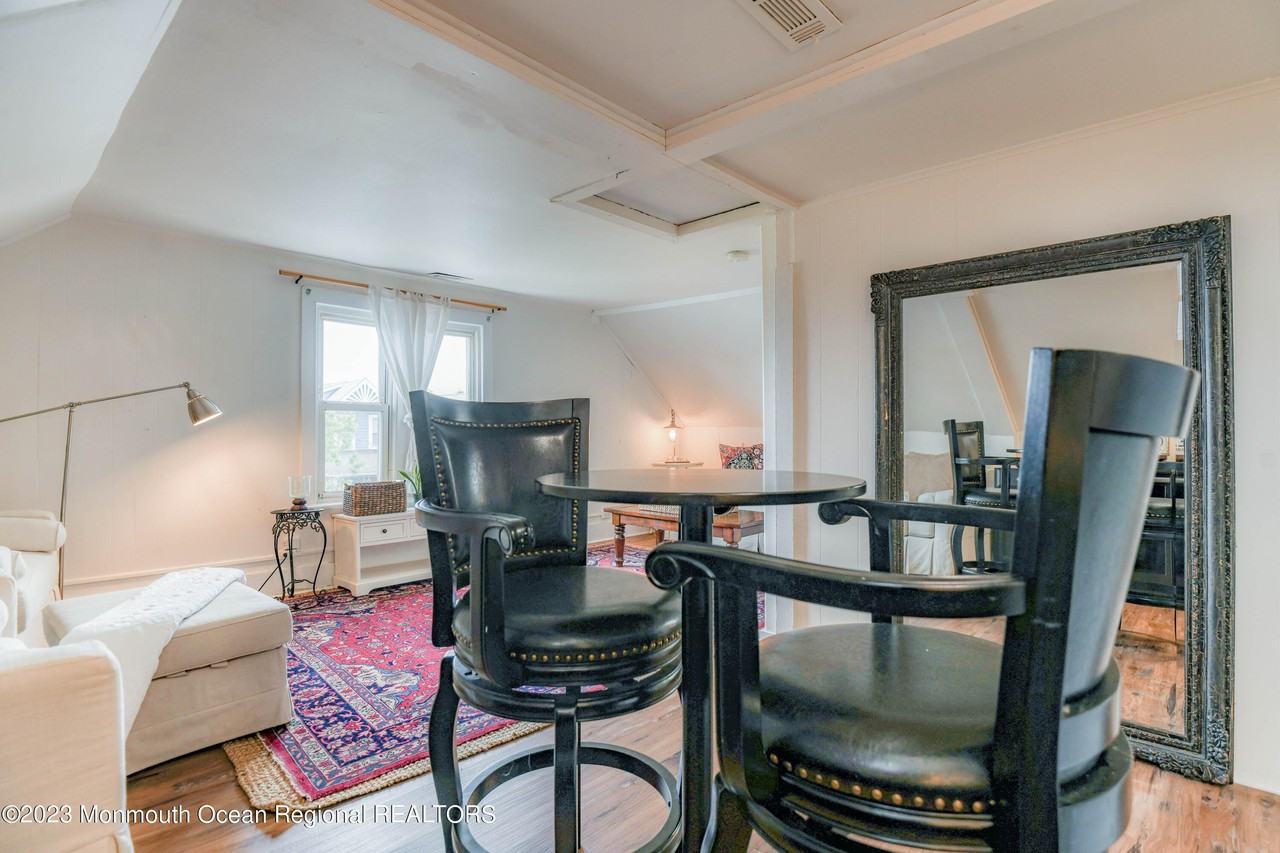 69 Embury Ave - Photo 4 of 50
