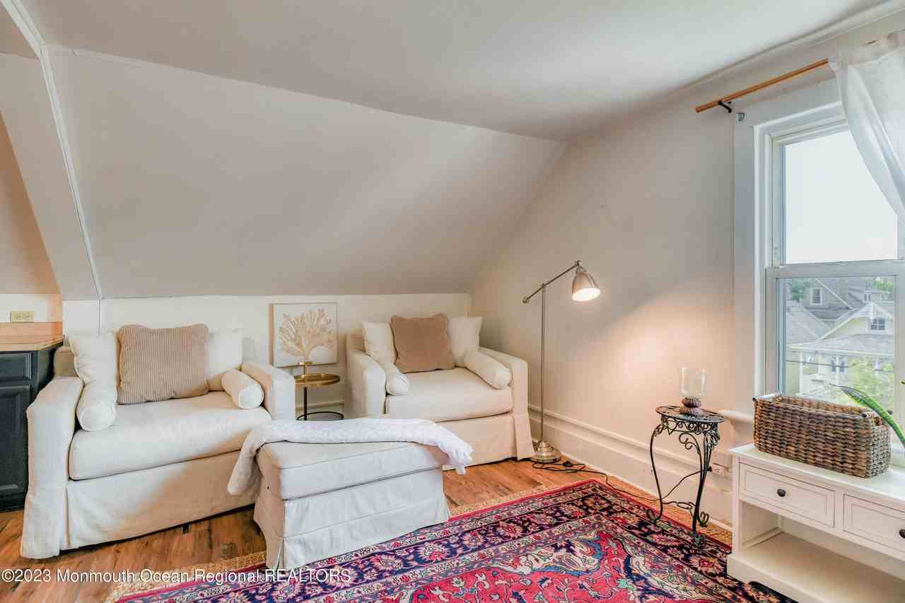 69 Embury Ave - Photo 7 of 50