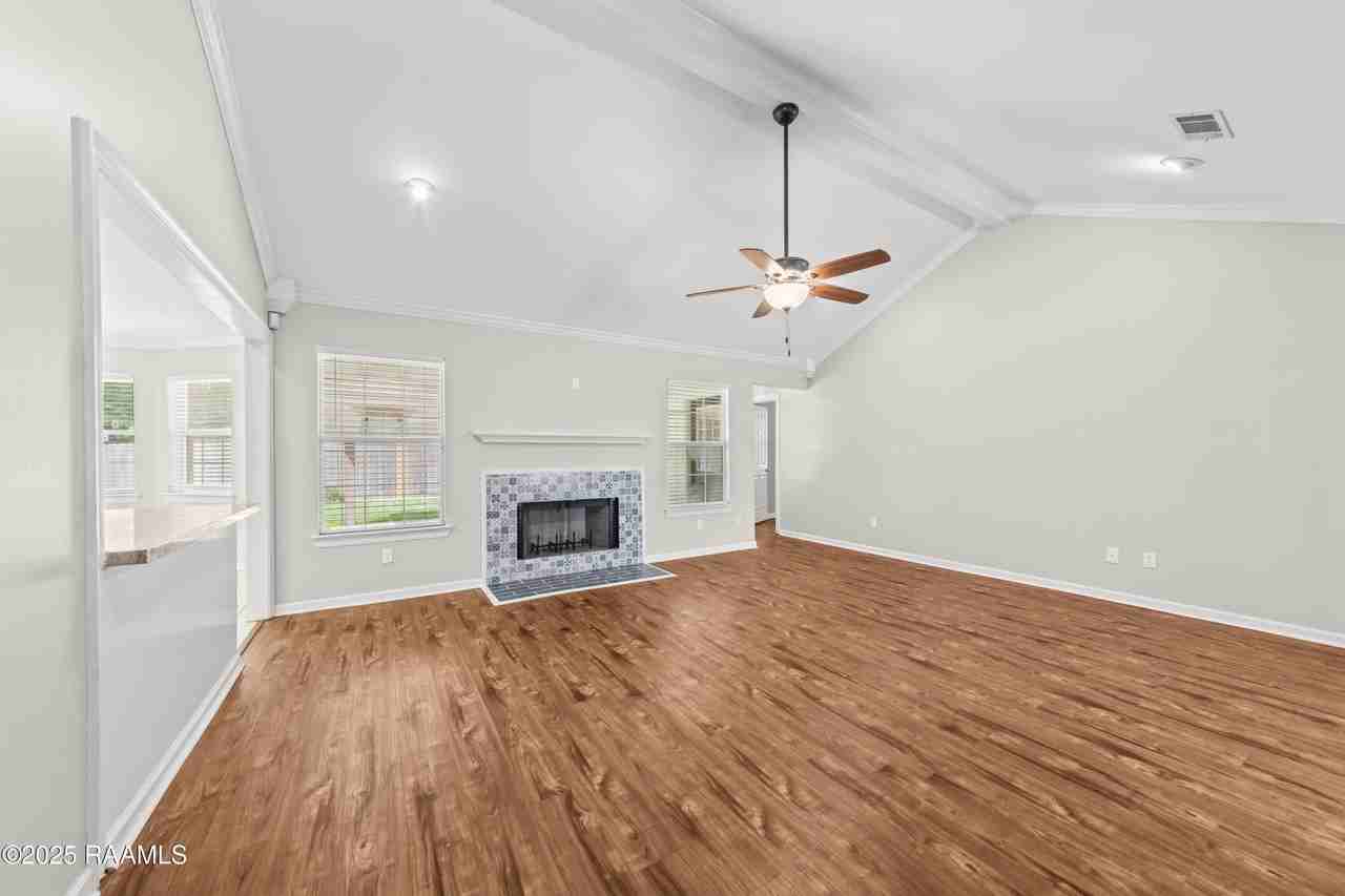 912 Canberra Rd - Photo 3 of 26