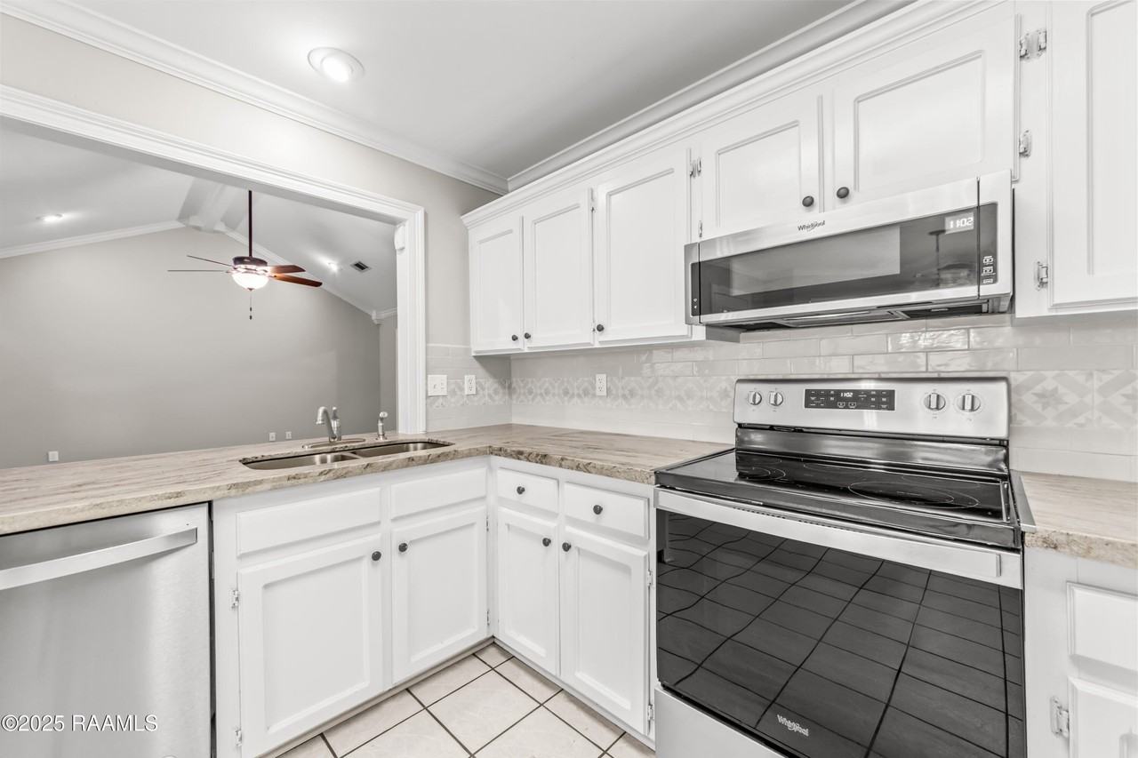 912 Canberra Rd - Photo 7 of 26