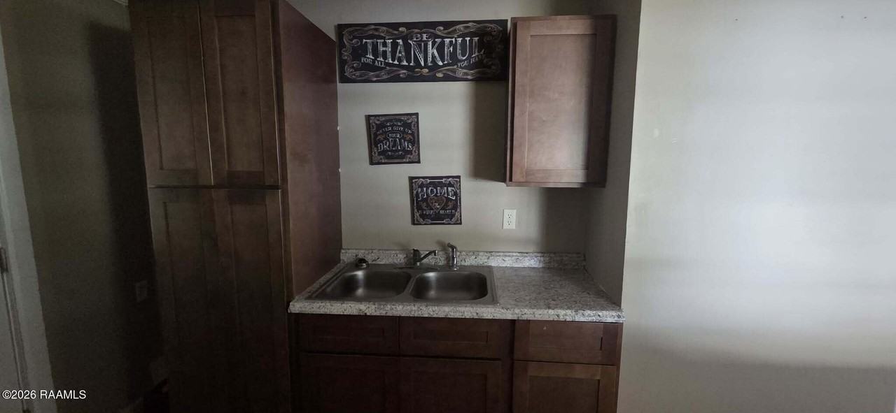 519 Choctaw Dr - Photo 3 of 12