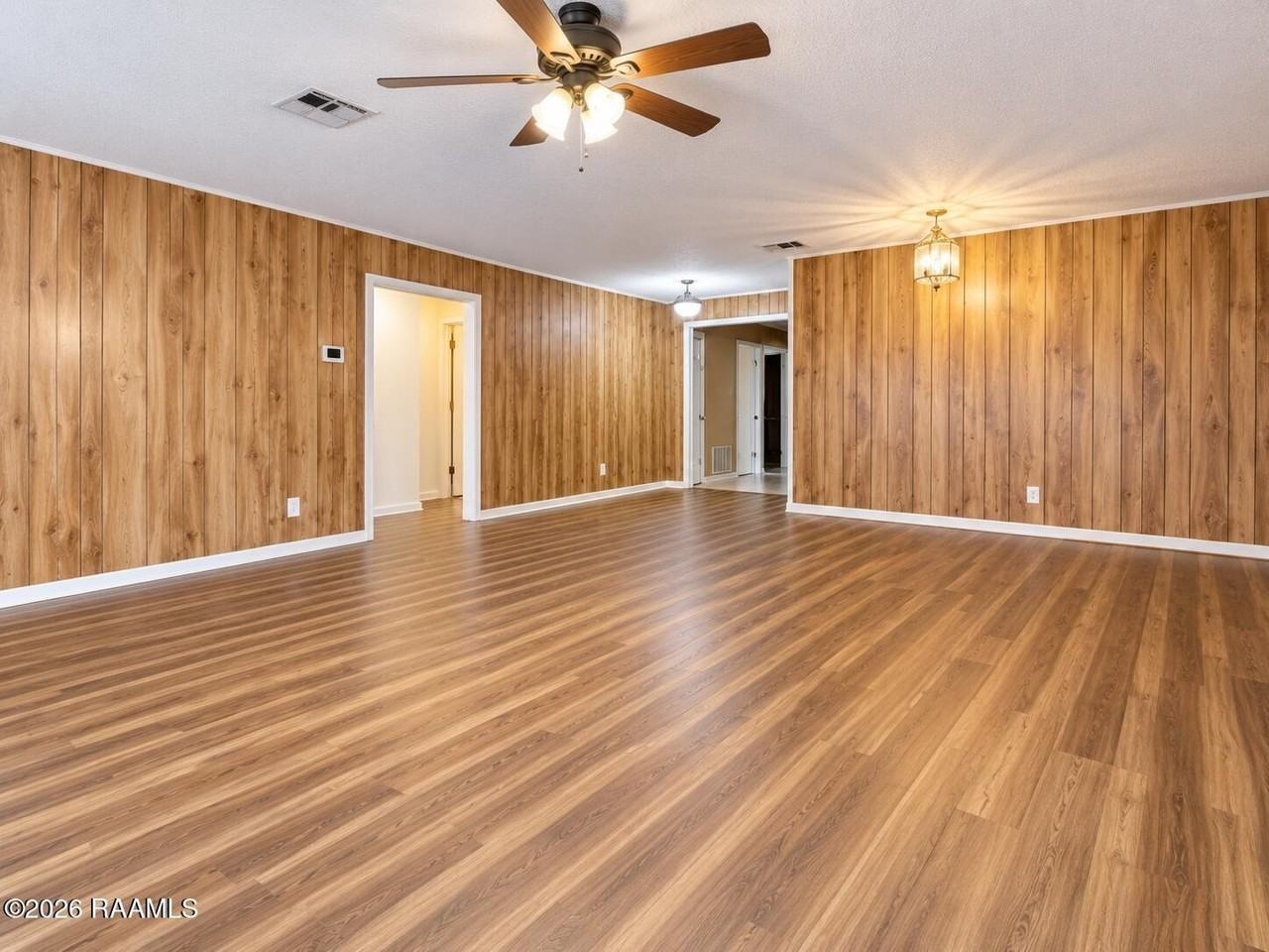 400 11th St - Photo 4 of 14