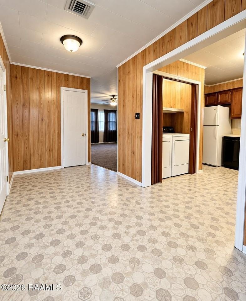 400 11th St - Photo 6 of 14