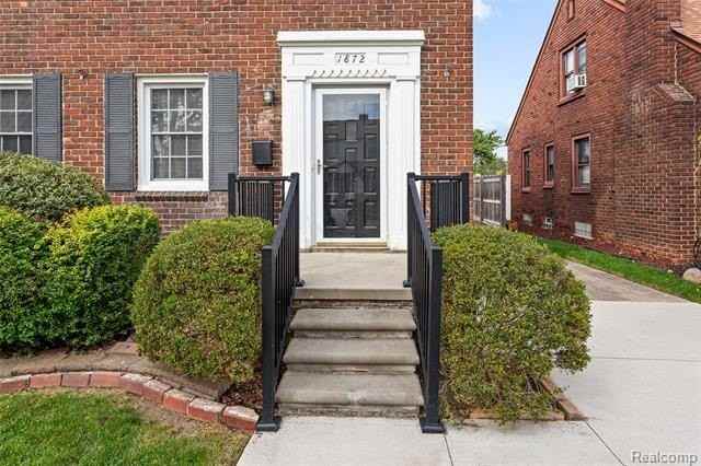 1872 23rd St - Photo 3 of 38