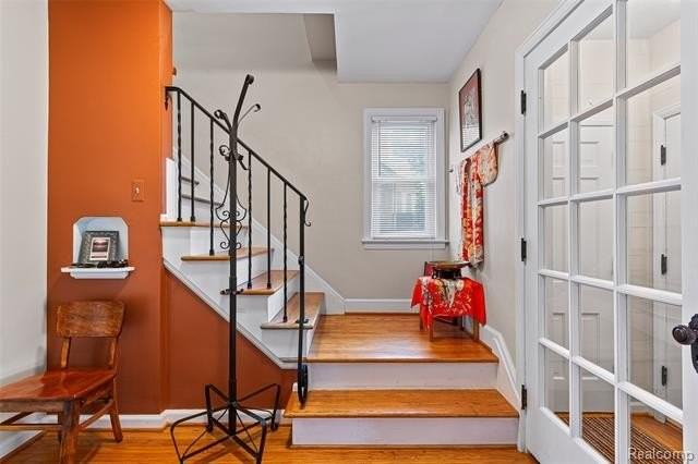 1872 23rd St - Photo 5 of 38