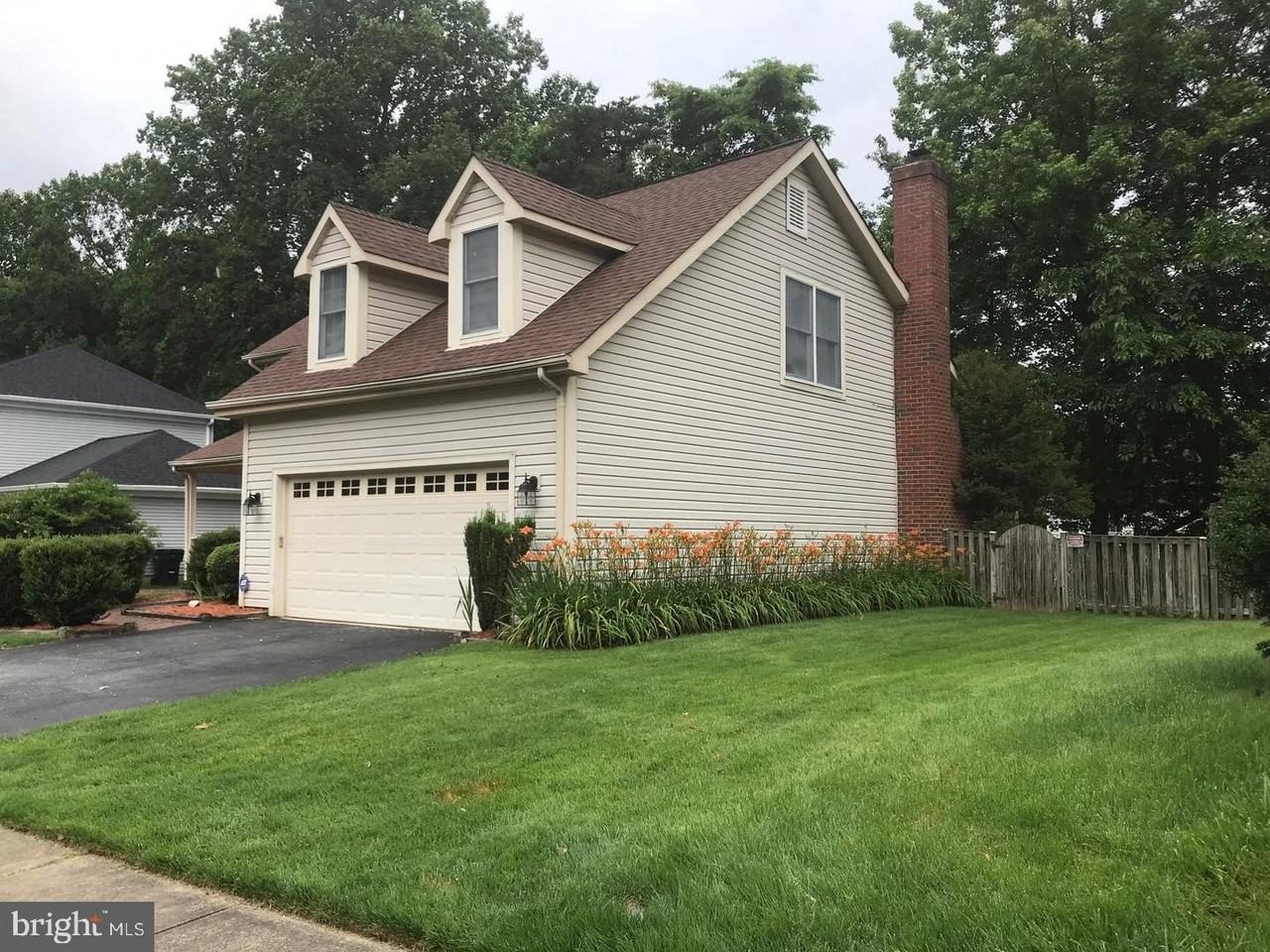 9294 Mainsail Dr - Photo 2 of 26