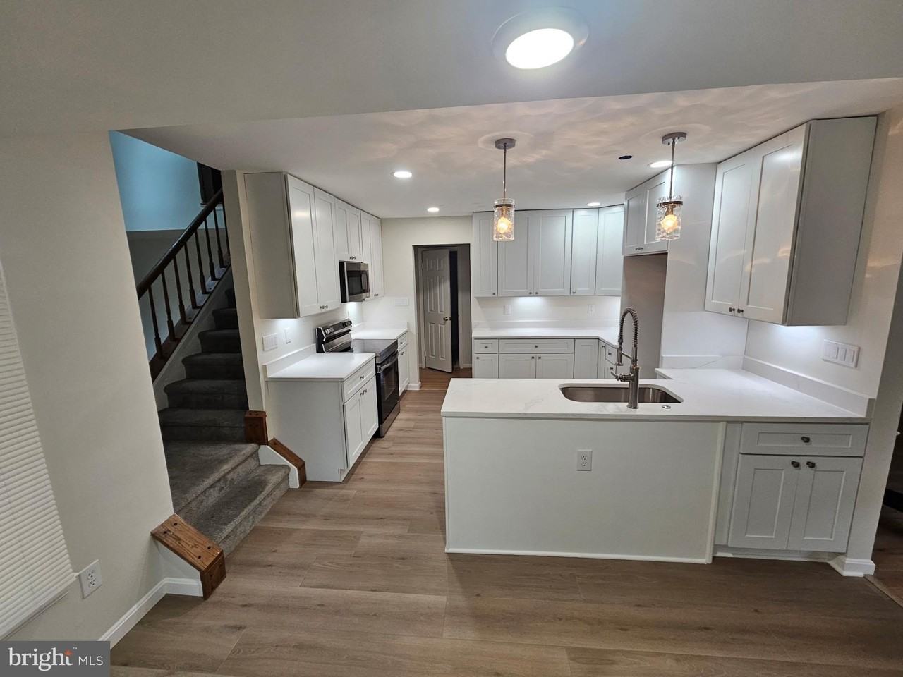 9294 Mainsail Dr - Photo 3 of 26
